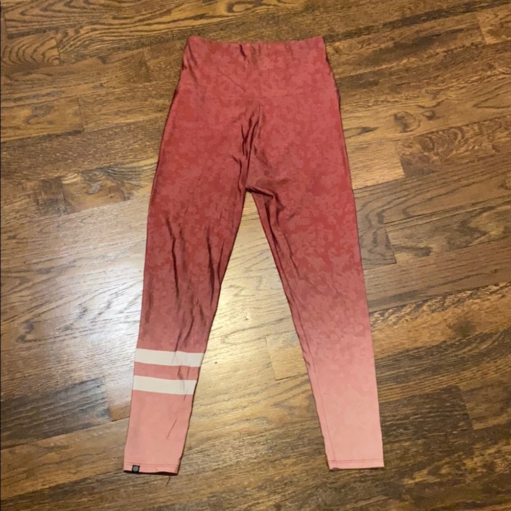 S/M Onzie Leggings in Excellent Condition